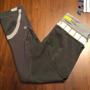 lululemon athletica Pants - Lululemon below knees legging lululemon athletica Pants - Lululemon below knees legging